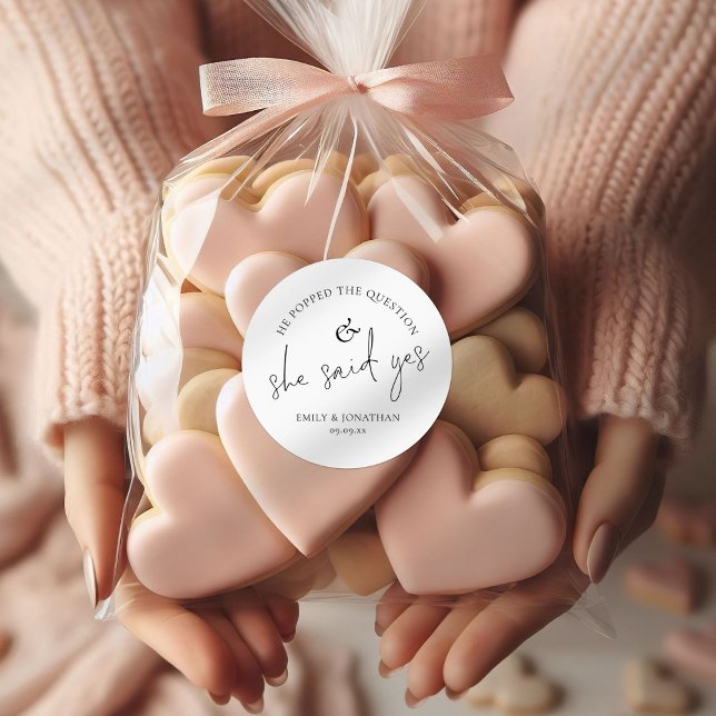 Adesivo Redondo Ele Fez A Pergunta Ela Disse Sim (Criador carregado)