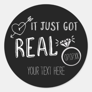 Adesivo Redondo ELE SÓ TEM Noivado REAL E Vinhetas