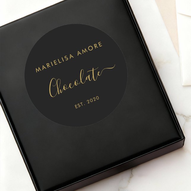 Adesivo Redondo Elegant Black Gold Script Chocolatier Qr Code (Criador carregado)