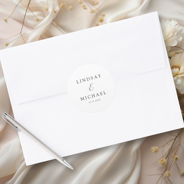 Adesivo Redondo Elegant Royal White Script Wedding (Elegant Royal White Script Wedding Classic Round Sticker)