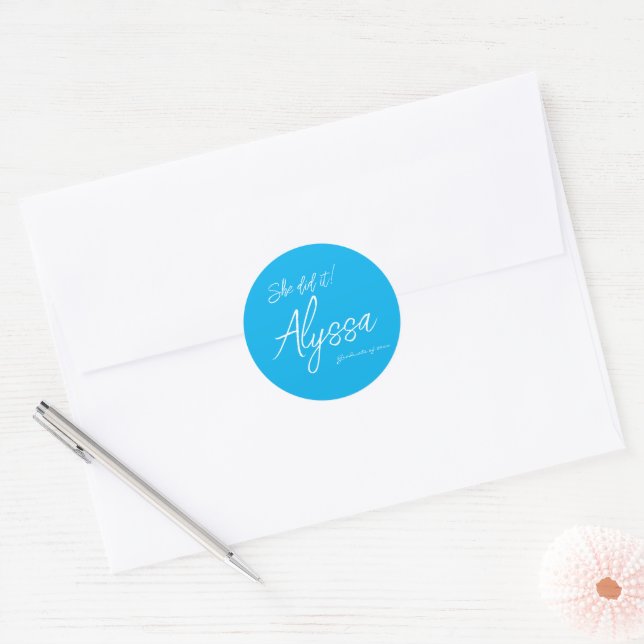 Adesivo Redondo Elegant Sky Blue Graduation Party She Did It (Envelope)