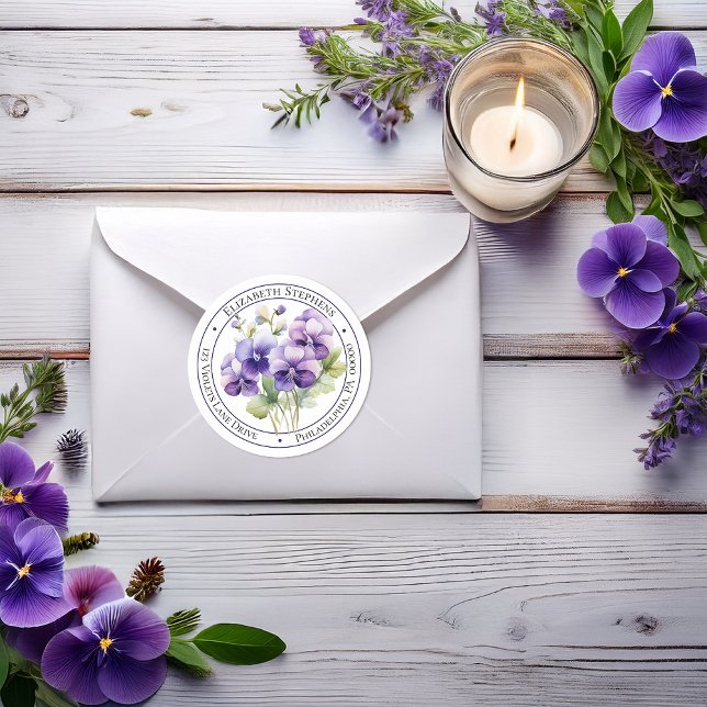 Adesivo Redondo Elegante Boho Roxo Violeta Floral Endereço de Devo (Elegant Boho Purple Violets Floral Return Address Envelope Seal Classic Round Sticker)