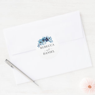 Adesivo Redondo Elegante Buquê de Flores em Aquarela Azul Empoeira