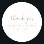 Adesivo Redondo Elegante Dourado Obrigado Vestido De Casamento<br><div class="desc">Vinheta de casamento da Calliografia</div>