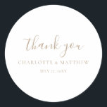 Adesivo Redondo Elegante Dourado Obrigado Vestido De Casamento<br><div class="desc">Vinheta de casamento da Calliografia</div>