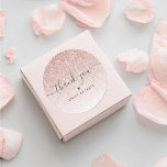 Adesivo Redondo Elegante Rosa Dourada Glitter Obrigado<br><div class="desc">Esses adesivos,  com brilho rosa dourado falso e texto de letra elegante,  são a maneira perfeita de dizer obrigado. Excelente para chás de panela,  aniversários ou sua pequena empresa,  edite facilmente o texto personalizável usando o "personalize este modelo".</div>