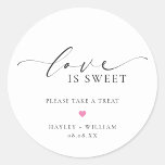 Adesivo Redondo Ellesmere Love É Um Bonito Favor De Casamento<br><div class="desc">Estes adesivos de favoritos de casamento apresentam um design minimalista e um título de caligrafia. Personalize as bolsas com seus nomes e data, o cabeçalho do script não é editável. Esses adesivos de favor podem ser usados para casamentos, chás de panela, chás de fraldas, aniversários ou qualquer outro evento. Para...</div>