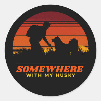 Adesivo Redondo Em algum lugar com o meu aventureiro Husky Siberia