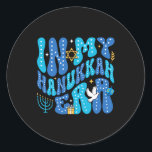 Adesivo Redondo Em Meu Hanukkah Era Happy Chanukah Jewakah<br><div class="desc">Em Meu Hanukkah Era Feliz Chanukah Homens Judeus de Pijamakah Mulheres</div>