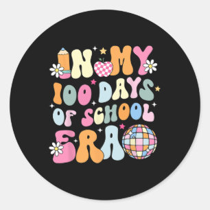 Adesivo Redondo Em Meus 100 Dias De Estudante Retrô De Groovy Na E