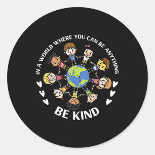 Adesivo Redondo Em Um Mundo Seja Crianças Que Atacam A Terra