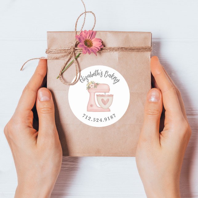 Adesivo Redondo Empresas de padaria de misturador de bolos (A cute business Bakery sticker decorated with a pink mixer. Personalize it with your information)