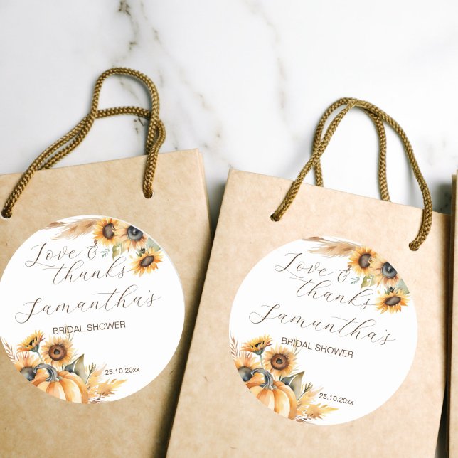 Adesivo Redondo Enamorese boho abóbora girassóis obrigado (Fall in love boho pumpkin sunflowers bridal shower thank you favor stickers fall themed earthy desrt)
