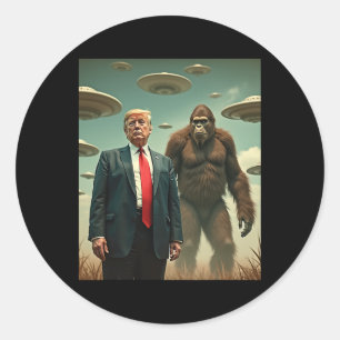 Adesivo Redondo Encontro engraçado de Trump com Bigfoot Ufo Alien