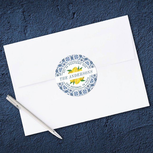 Adesivo Redondo Endereço de devolução de casamento do Azulejo azul (Elegant round Mediterranean lemon wedding address labels)