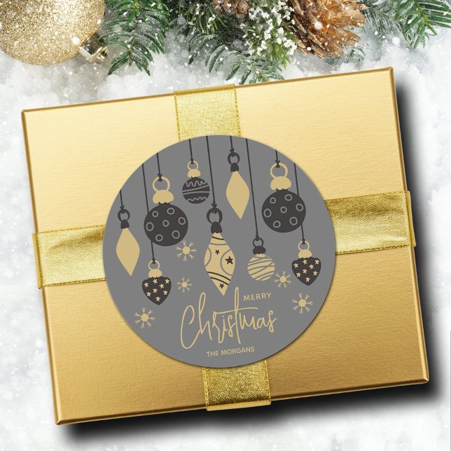 Adesivo Redondo Enfeites de natal quic nas Cinzas (Chic black and gold Christmas tree ornaments on grey round 3" sticker (1-1/2" available, too))