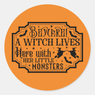 Adesivo Redondo Engraçado com monstros no Halloween