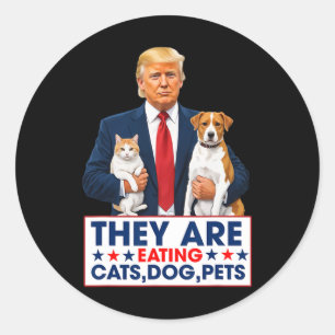Adesivo Redondo Engraçado que eles estão comendo os cachorros os g
