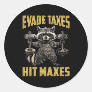 Adesivo Redondo Engraçado Raccoon Levantando Impostos De Evasão De