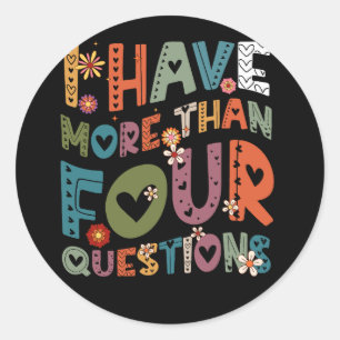 Adesivo Redondo Engraçado, Tenho Mais De Quatro Perguntas, Passo