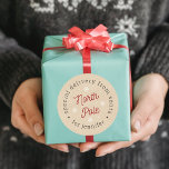 Adesivo Redondo Entrega Especial De Papais noeis No Polo Norte<br><div class="desc">Estes autocolantes são perfeitos para serem usados como etiquetas nos cartões de Natal e presentes e o design festivo pode ser facilmente personalizado com um nome de destinatário. Note-se que estes autocolantes se destinam apenas a pessoas de Papais noeis na lista simpática e não devem ser fornecidos a ninguém que...</div>