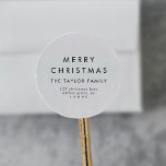 Adesivo Redondo Envelope Chic Merry Christmas Return<br><div class="desc">Estes adesivos de envelope de endereço de Feliz Natal são perfeitos para um cartão de feriado moderno ou envelope de convite. O simples design apresenta uma tipografia clássica minimalista a preto e branco com um toque rústico. Personalizável em qualquer cor. Mantenha o design mínimo e elegante, como está, ou personalize-o...</div>