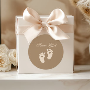 Adesivo Redondo Equipe de Pegadas do Bebê Rapariga Revolução de Gê