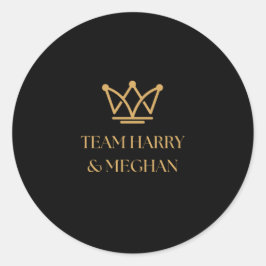 ADESIVO REDONDO EQUIPE HARRY & MEGHAN COM CROWN DOURADO