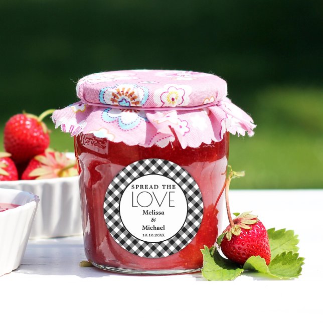 Adesivo Redondo Espalhe O Favor Do Casamento De Gingham Preto Com  (Spread The Love Black White Gingham Wedding Favor Classic Round Sticker Jam favor stickers)