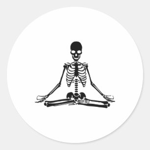Adesivo Redondo Esqueleto Meditando no Halloween Yoga