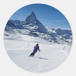 Adesivo Redondo Esqui com o Monte Matterhorn em Zermatt, Suiça