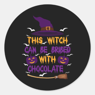 Adesivo Redondo Essa Bruxa Pode Ser Subornada Com Chocolate Hallow