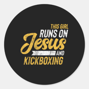 Adesivo Redondo Essa Garota Funciona Com Jesus E Kickboxing