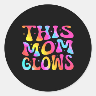 Adesivo Redondo Esta Mãe Ganha Feliz dia de as mães Tie Dye Cor Da