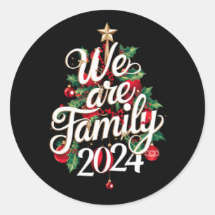 Adesivo Redondo Estamos no Natal da Família 2024 Matando Pajama