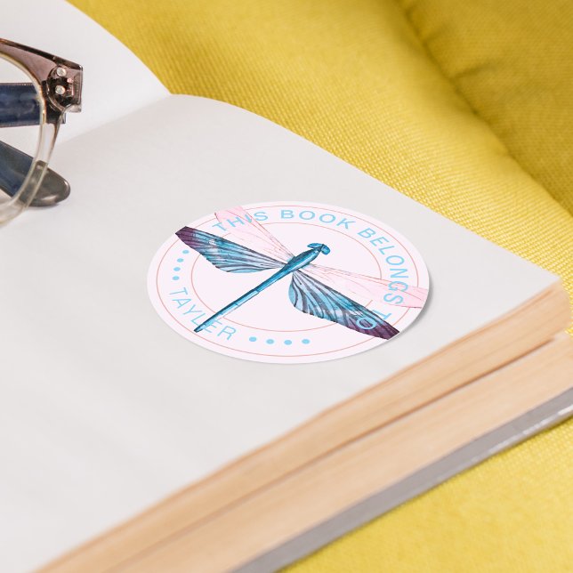 Adesivo Redondo Este Livro Pertence a Libélula (Dragonfly This Book Belongs To Classic Round Sticker)