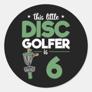 Adesivo Redondo Este pequeno jogador de disco é 6 Disc Golf de Ani