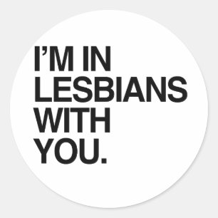Adesivo Redondo ESTOU EM LESBIANAS COM VOCÊ -.png