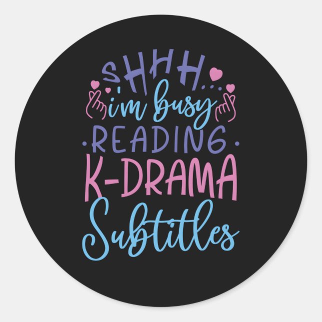 Adesivo Redondo Estou Ocupado Lendo Legendas Do K-Drama Ko Do Dram (Frente)