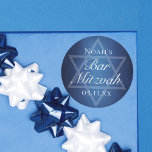 Adesivo Redondo Estrela Azul Moderna do Bar Formal Partido Mitzvah<br><div class="desc">Belas e profundas sombras de azul escuro criam uma textura como água neste adesivo formal do Bar Mitzvah. Escrita elegante e minimalista num impressão com o nome do seu filho na sutil Estrela de David para celebrar o seu filho judeu a chegar à idade.</div>