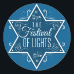 Adesivo Redondo Estrela do Festival de Luz Azul Hanukkah<br><div class="desc">Uma estrela azul de cobalto grande de David é a peça focal deste adesivo imprimindo contra um fundo azul mais claro. As palavras "O Festival das Luzes" dentro a estrela com espirais dentro e radiando para fora da estrela para fazer um adorável favor Chanucá. Excelente como envelope ou selo de...</div>
