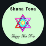 Adesivo Redondo Estrela judaica Shana Tova<br><div class="desc">A estrela judaica de Shana Tova caracteriza a estrela de David hebréia do vitral do estilo e o cumprimento ensolarado por um feliz ano novo.</div>