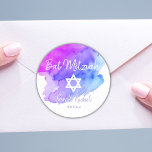 Adesivo Redondo Estrela Púrpura de Água de David Bat Mitzvah<br><div class="desc">Adicione este lindo adesivo de envelope redondo sela judeu Bat ou Bar Mitzvah aos seus convites, envelopes, cartas de agradecimento ou qualquer outro item como obrigado que você dá ou favorece. Para o menino ou para a menina. Design de letras de caligrafia branca moderna de Tendy. Fundo de aquarela em...</div>