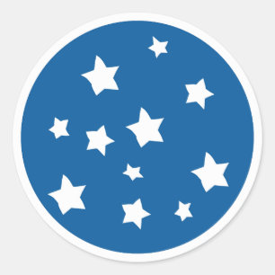 Adesivo Redondo Estrelas brancas irregulares e aflitas Fundo azul