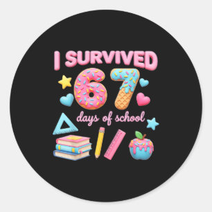 Adesivo Redondo Eu Sobrevivi 67 Dias De Escola Meme Six Seven Gera