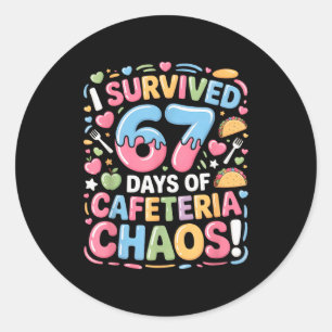 Adesivo Redondo Eu Sobrevivi a 67 Dias de Caos na Cafeteria Meme A