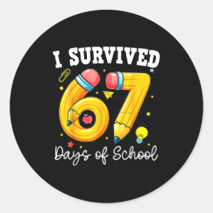 Adesivo Redondo Eu Sobrevivi a 67 Dias de Escola Engraçado 67 Meme