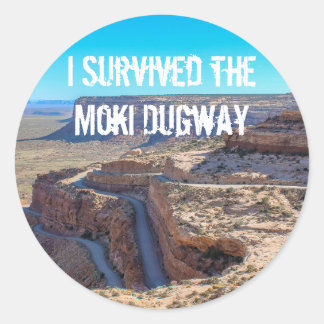 Adesivo Redondo Eu Sobrevivi ao Vedante Moki Dugway