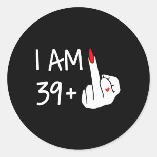 Adesivo Redondo Eu Sou 39 Mais 1 Dia de as mães 40º Dedo Médio