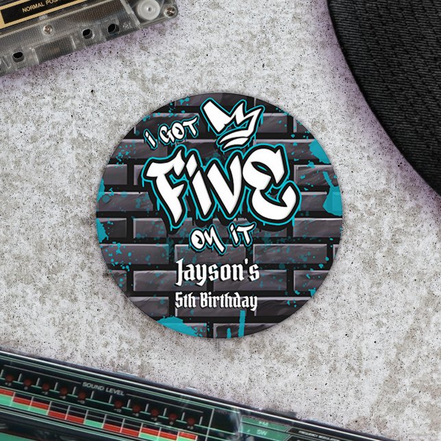 Adesivo Redondo Eu tenho cinco nisso (I Got Five on It Classic Round Sticker - Boy 5th Birthday - Graffiti)
